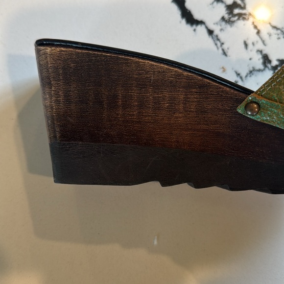 Donald J. Pliner Women's Green Wedge Sandals - Picture 4 of 6